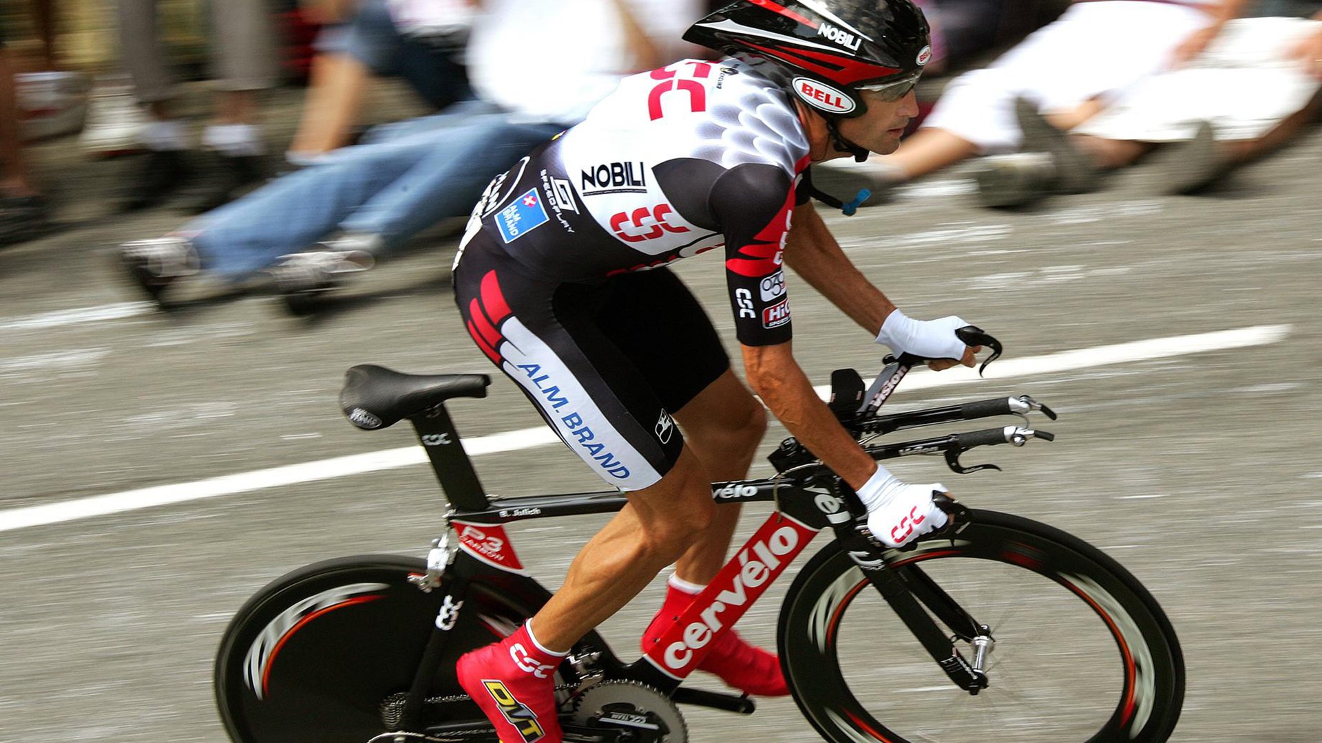 当罗马军团跨越时空，阿圭罗的统治性演出如何诠释足球场上的征服艺术